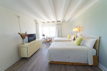 Blackout drapes, iron/ironing board, bed sheets at Broadmore Miami Beach