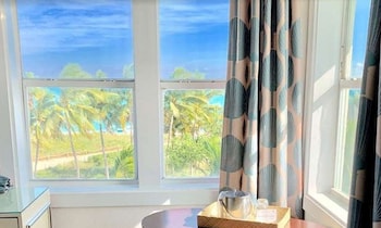 Deluxe Room, 1 King Bed, Balcony, Ocean View | Blackout drapes, iron/ironing board, bed sheets at Broadmore Miami Beach
