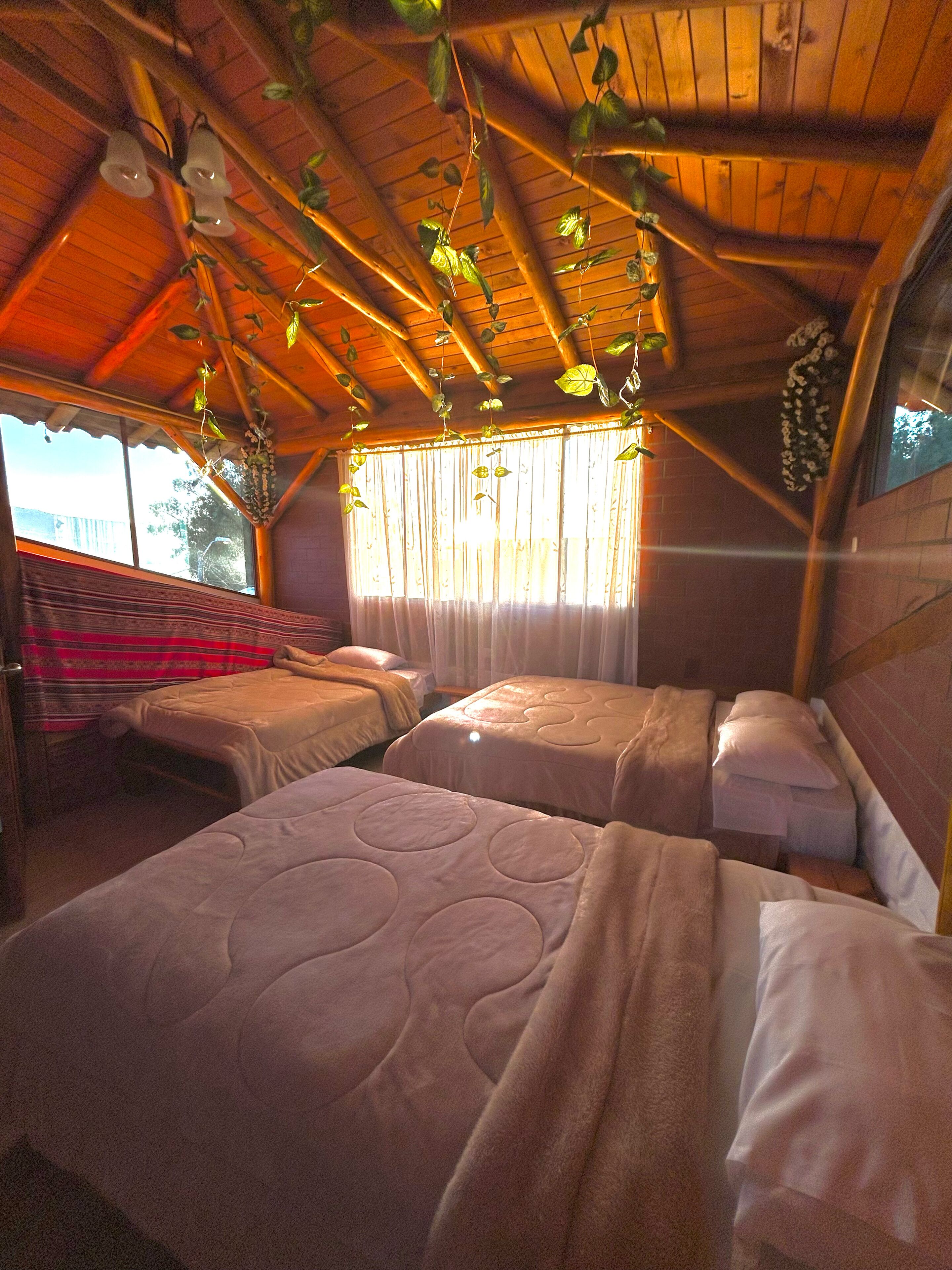 Habitación cuádruple | Wifi gratis y ropa de cama