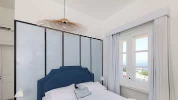 Quarto luxo | 2 quartos, frigobar, escrivaninha, ferros/tábuas de passar roupa