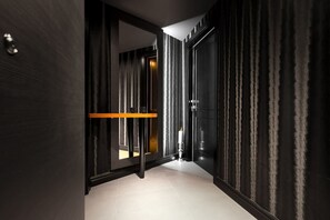 Deluxe Apartment (1) | In-room safe, desk, laptop workspace, soundproofing - DeZign Apartments (Zadar)