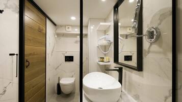 Articles de toilette gratuits, sèche-cheveux, chaussons
