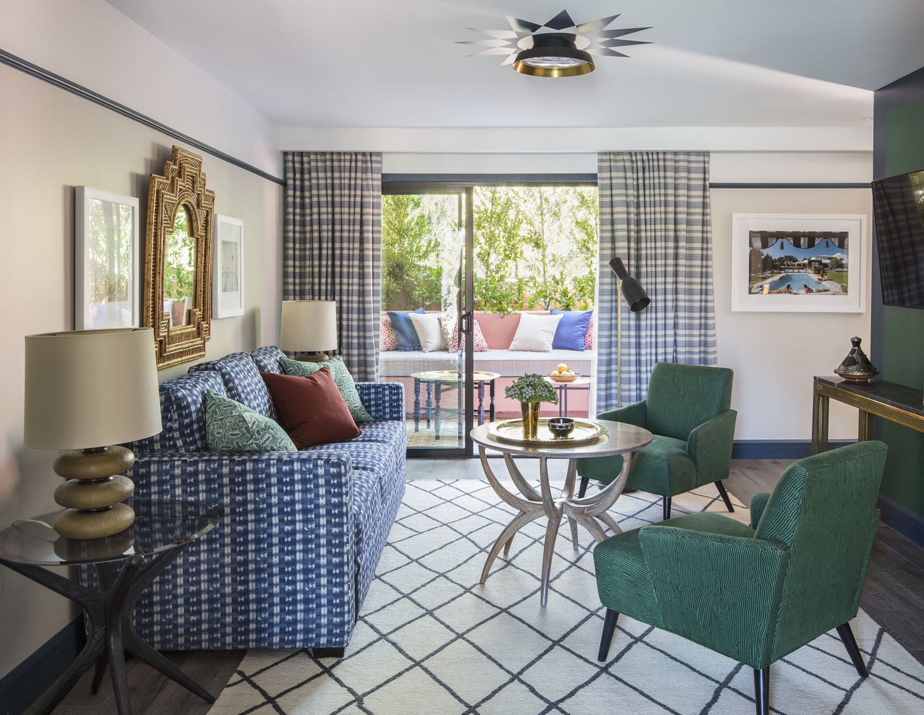 Junior Suite | Living area | Flat-screen TV, pay movies