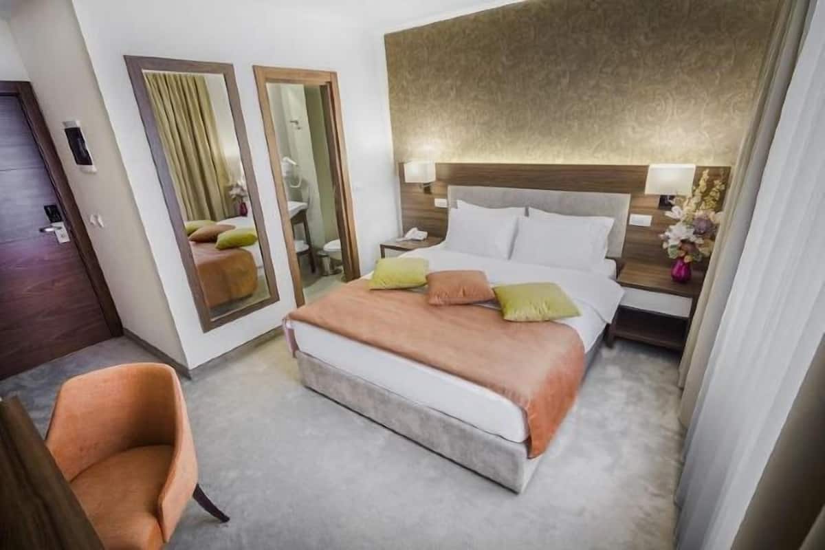 Egyptian cotton sheets, premium bedding, pillow-top beds, minibar