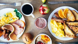 Frokostbuffé hver dag (mot et tillegg)