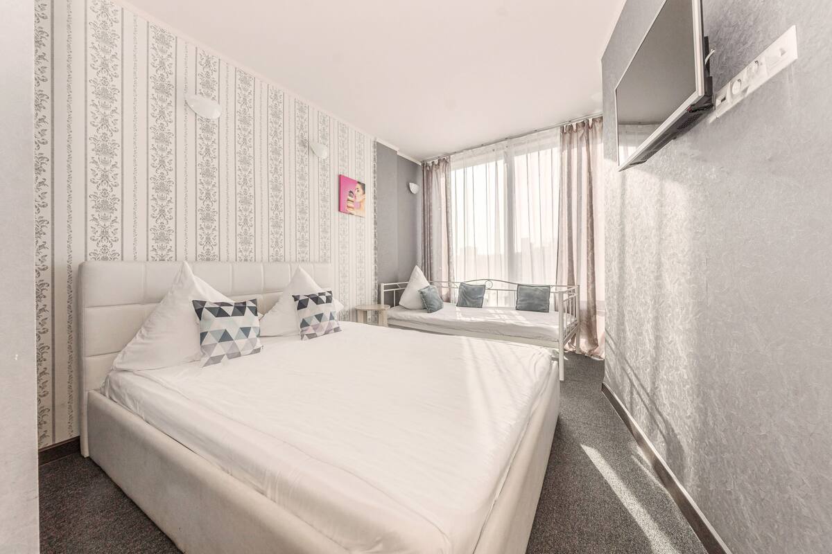 Family Triple Room, City View
