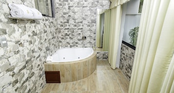 Presidential Suite, 1 King Bed | Jetted tub