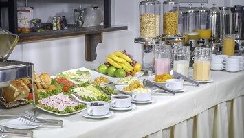 Petit déjeuner buffet compris tous les jours