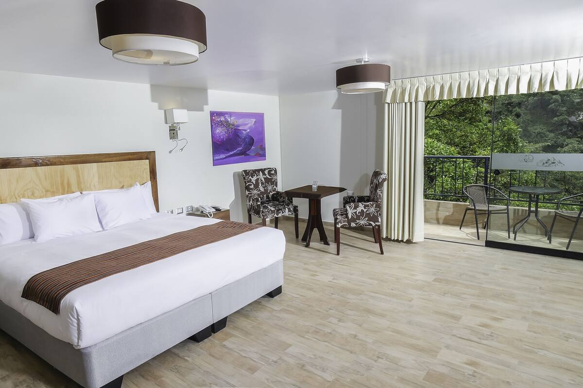 presidential suite, 1 king bed | premium bedding, down duvets, minibar, in-room safe