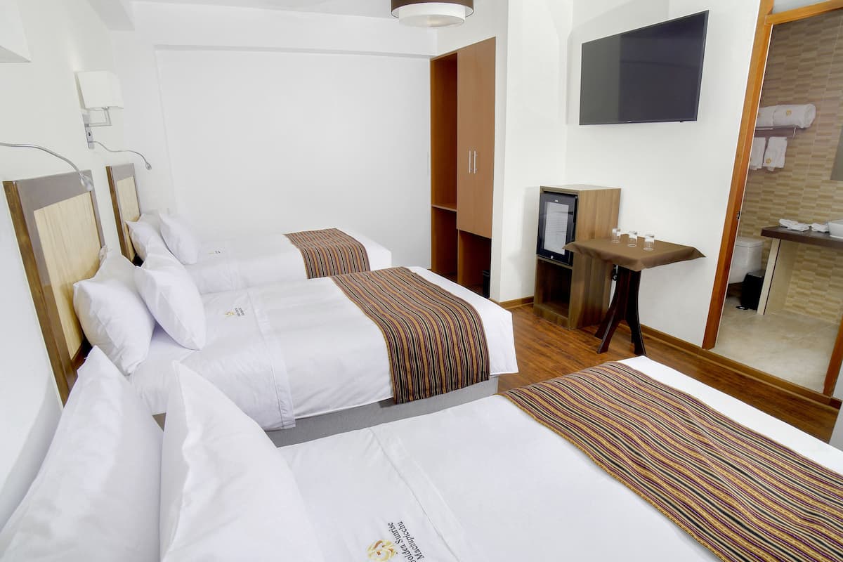 Standard-Dreibettzimmer | Hochwertige Bettwaren, Daunenbettdecken, Minibar, Zimmersafe