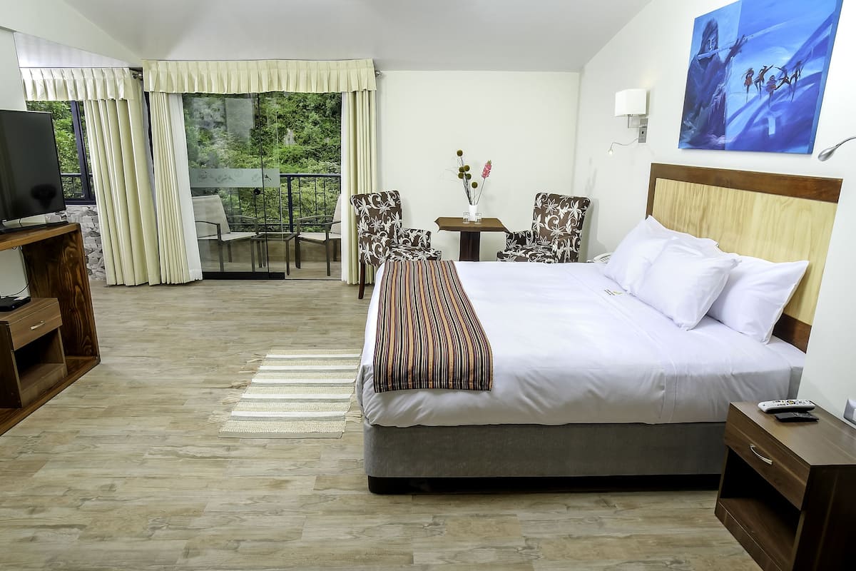 presidential suite, 1 king bed | premium bedding, down duvets, minibar, in-room safe