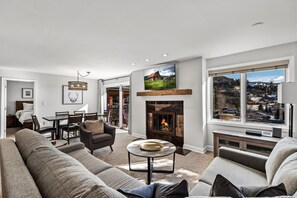 TV, fireplace - Bear Claw 207 Premium On Mountain Condo With Ski-In/Ski-Out Access! (Steamboat Springs)