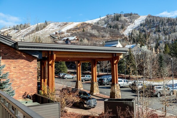 Property grounds - Bear Claw 207 Premium On Mountain Condo With Ski-In/Ski-Out Access! (Steamboat Springs)