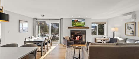 Télévision, cheminée