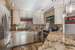 冰箱、微波炉、烤箱、炉灶