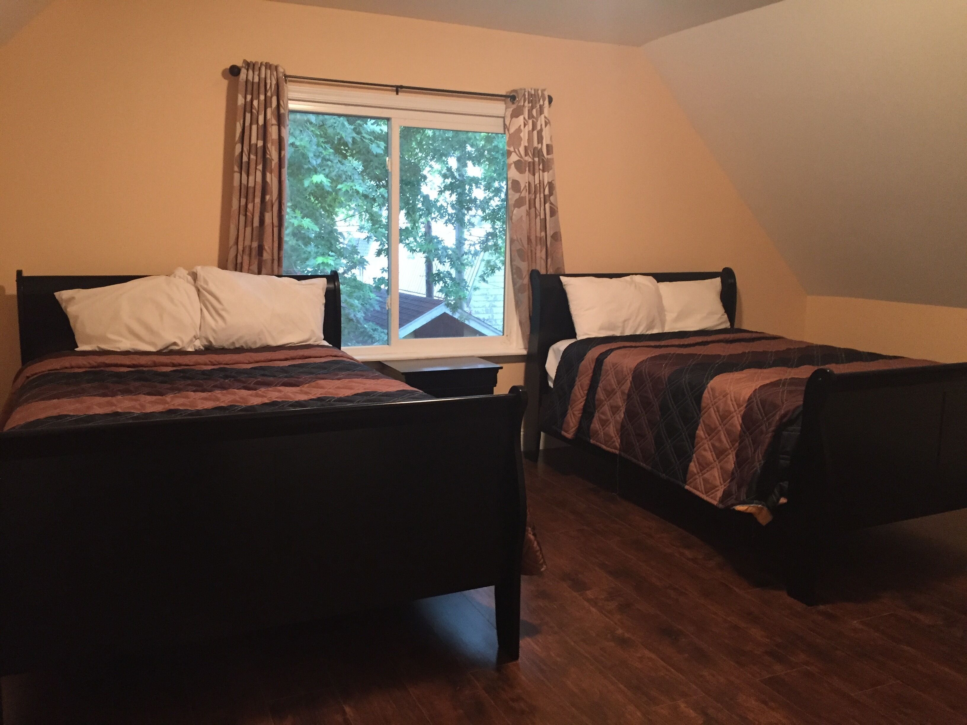 3 chambres, fer et planche à repasser, Wi-Fi gratuit, draps fournis