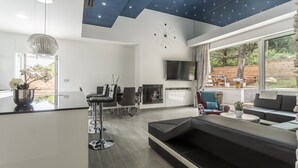 Exclusive-Villa, eigener Pool | Wohnbereich