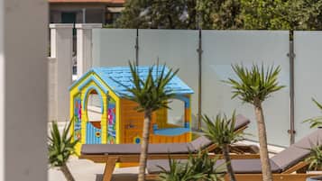 Zona de juegos infantil al aire libre