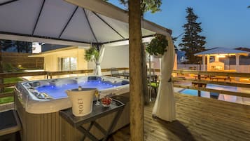 Vil·la exclusiva, piscina privada | Terrassa o pati