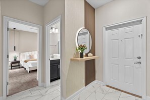 4 bedrooms, iron/ironing board, travel cot, WiFi - 4 Bedrooms / 3 Bathrooms / Storey Lake (4829 RC) (Kissimmee)