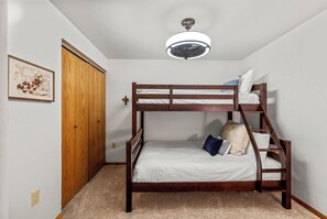 3 quartos, ferros/tábuas de passar roupa, Wi-Fi de cortesia