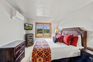 3 slaapkamers, een strijkplank/strijkijzer, gratis wifi, beddengoed