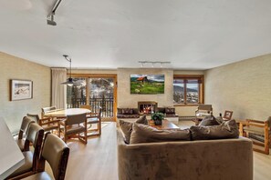 TV, fireplace