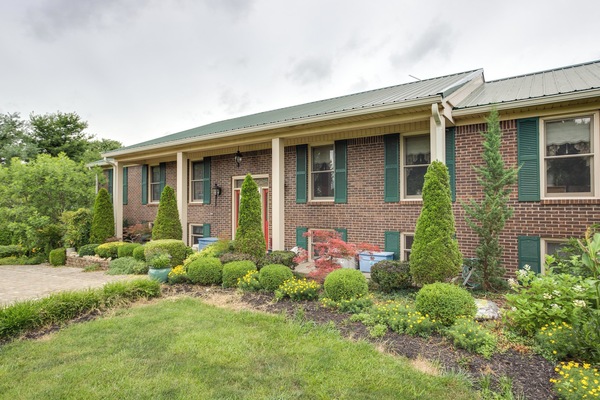 Danville Vacation Rental | 2BR | 2BA | 2,000 Sq Ft | Step-Free Access