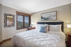 2 bedrooms, iron/ironing board, free WiFi, bed sheets - Bear Claw 409 Premium On Mountain Condo With Ski-In/Ski-Out Access! (Steamboat Springs)