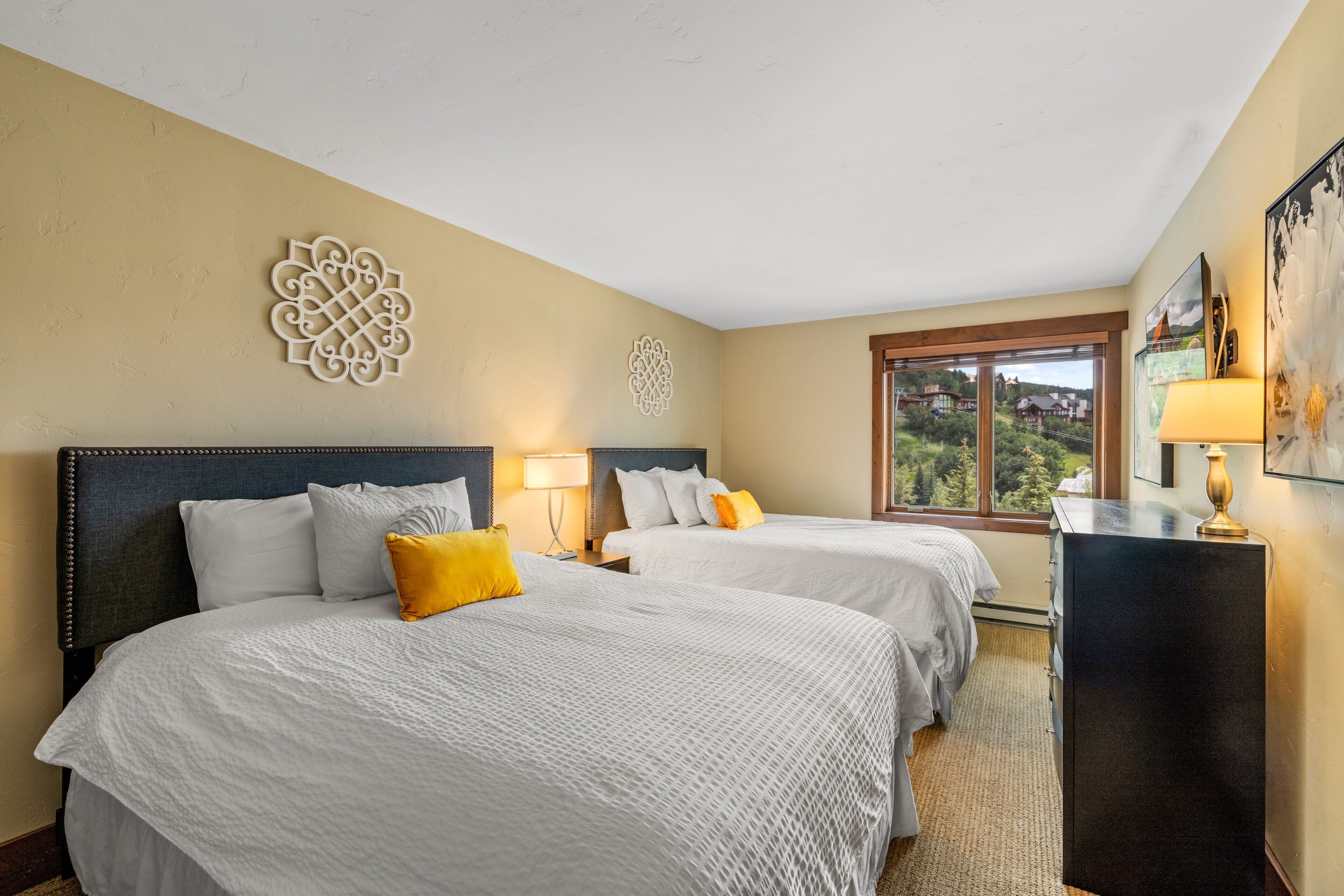 2 bedrooms, iron/ironing board, WiFi (free), bed sheets