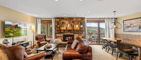 TV, fireplace