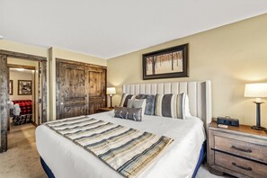 3 bedrooms, iron/ironing board, free WiFi, bed sheets - Bear Claw 308 Exceptional On Mountain Condo With Ski-In/Ski-Out Access! (Steamboat Springs)