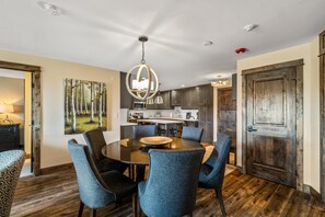 Dining - Bear Claw 308 Exceptional On Mountain Condo With Ski-In/Ski-Out Access! (Steamboat Springs)