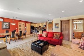 TV, fireplace - Bear Claw 313 Premium On Mountain Condo With Ski-In/Ski-Out Access! (Steamboat Springs)