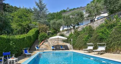 La Casina, villa on the hill with wonderful sea view and relaxing privacy