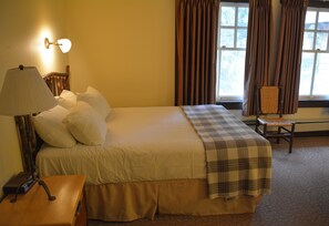 Deluxe Quadruple Room, Non Smoking, Private Bathroom | Desk - National Park Inn (Ashford)