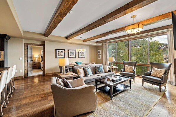 Televisión y chimenea 