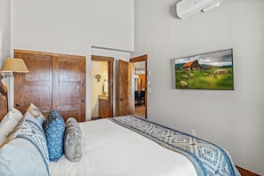 4 bedrooms, iron/ironing board, free WiFi, bed sheets