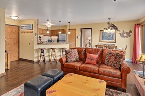 TV, fireplace - Bear Claw 107 on Mountain Condo with Ski-In/Ski-Out Access! (Steamboat Springs)