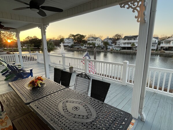 屋外ダイニングエリア