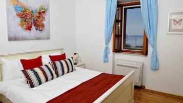 2 chambres, coffres-forts dans les chambres, bureau