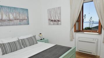 2 camere, una cassaforte in camera, una scrivania, ferro/asse da stiro
