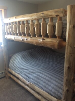 3 bedrooms, desk, iron/ironing board, travel cot
