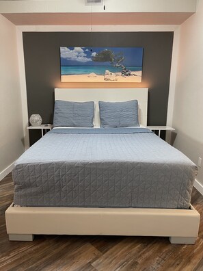 Iron/ironing board, WiFi, bed sheets, wheelchair access