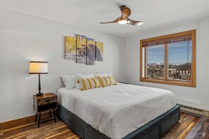 3 makuuhuonetta, silitysrauta/-lauta, ilmainen Wi-Fi, vuodevaatteet