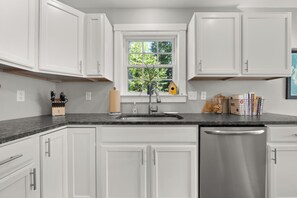 Fridge, microwave, oven, stovetop - Ollie's Folly: Gorgeous Oceanfront Downeast Maine Home Near Acadia & Petit Manan (Steuben)