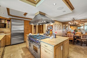 Fridge, microwave, oven, stovetop - Bear Claw 306 Luxury Slope-side Condo With Ski-In/Ski-Out Access! (Steamboat Springs)