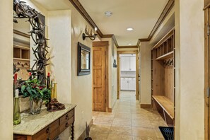 Interior - Bear Claw 306 Luxury Slope-side Condo With Ski-In/Ski-Out Access! (Steamboat Springs)