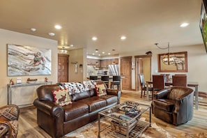 TV, fireplace - Bear Claw 311 Premium On Mountain Condo With Ski-In/Ski-Out Access! (Steamboat Springs)