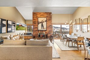 TV, fireplace
